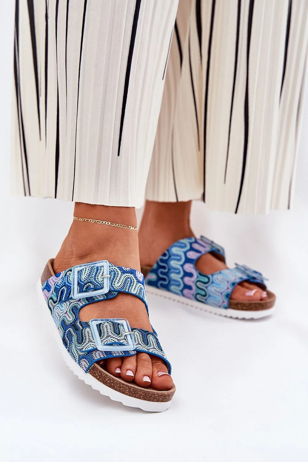 Sandales femmes design moderne estival tissu motifs multicolores semelle liège confort ajustables style décontracté été 2023