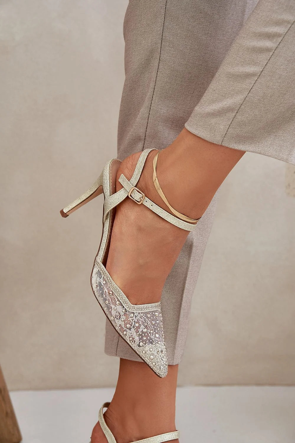 talons hauts pointus champagne dorés paillettes perles strass bride cheville réglable boucle métallique résille scintillant élégants confortables semelle cuir artificiel