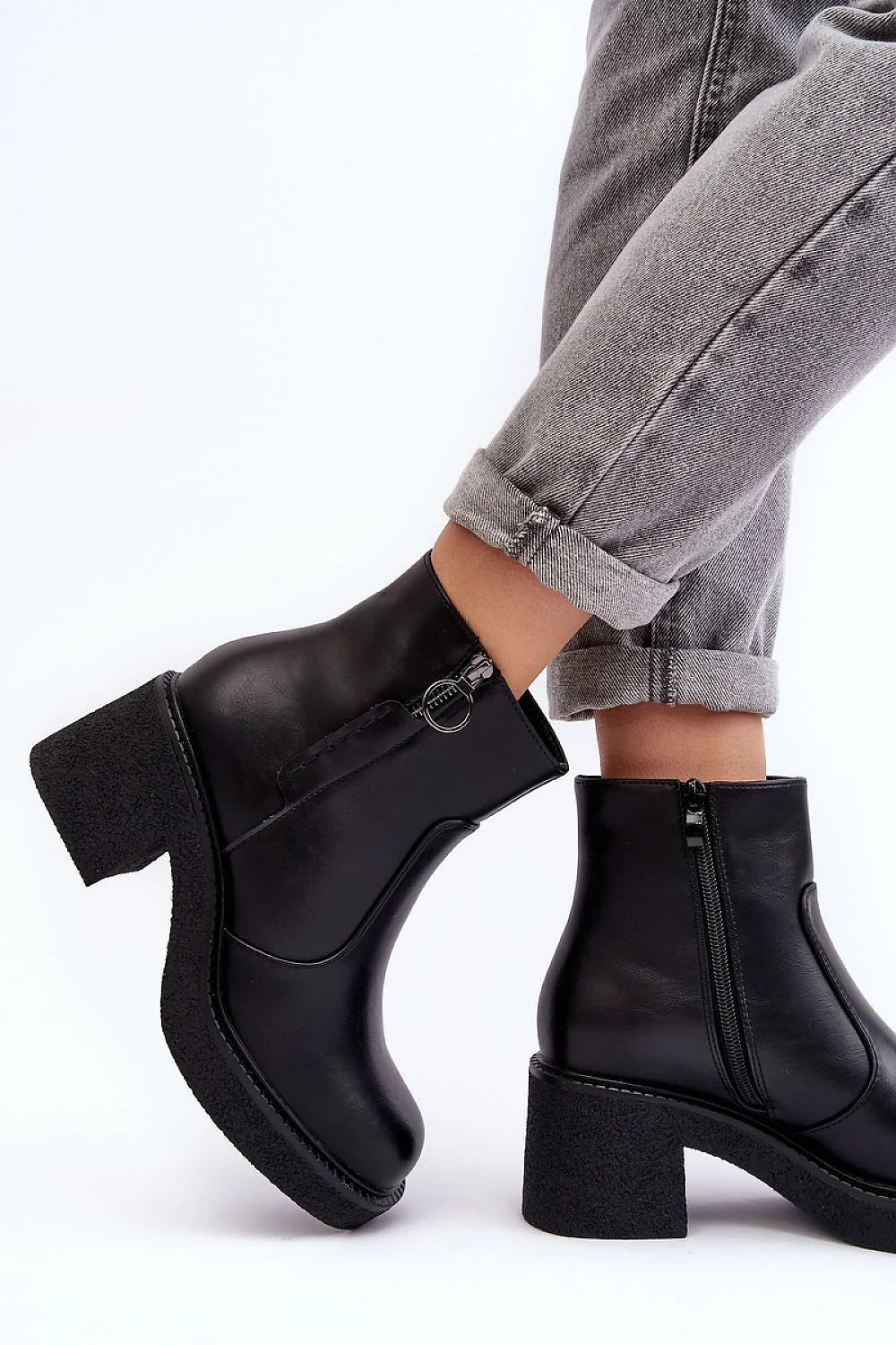Bottes pour femmes style moderne minimaliste cuir écologique talon massif plateforme fourrure intérieure fermeture éclair