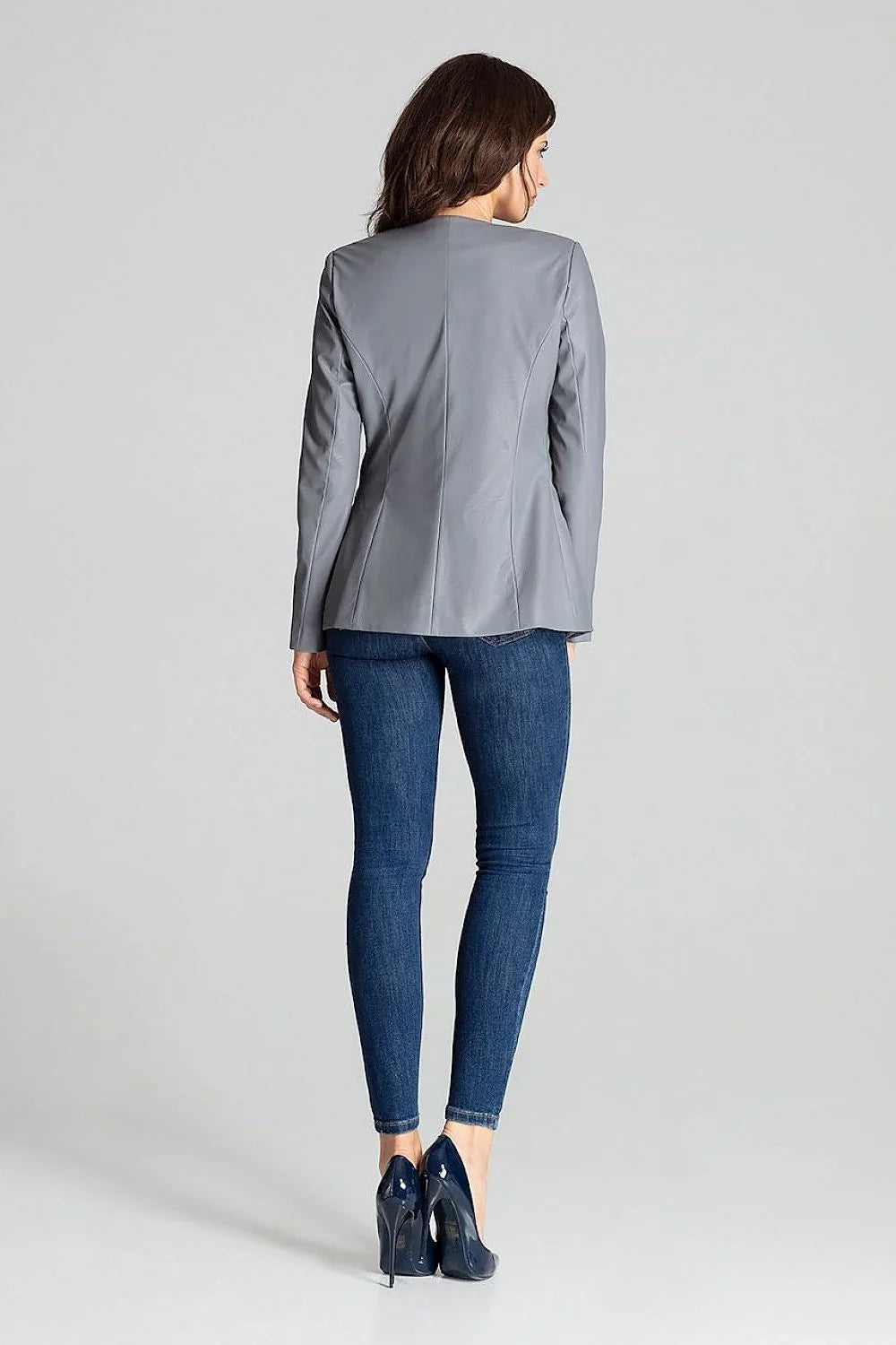 Blazer femme similicuir chic gris élégant coupe cintrée sans poches ouverture dos nu professionnel