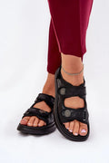Sandales pour femme élégantes à deux brides style moderne cuir synthétique noir ajustables détails métalliques plateforme 3 cm confort été