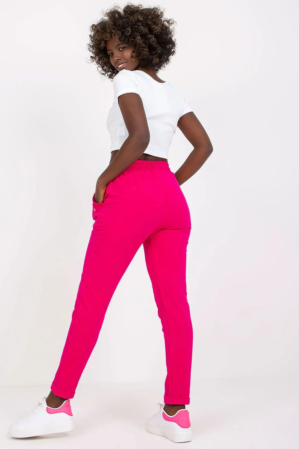 pantalon survêtement femme fuchsia vif taille haute élastique cordon serrage embouts métalliques slim fuselé cheville poches latérales stretch