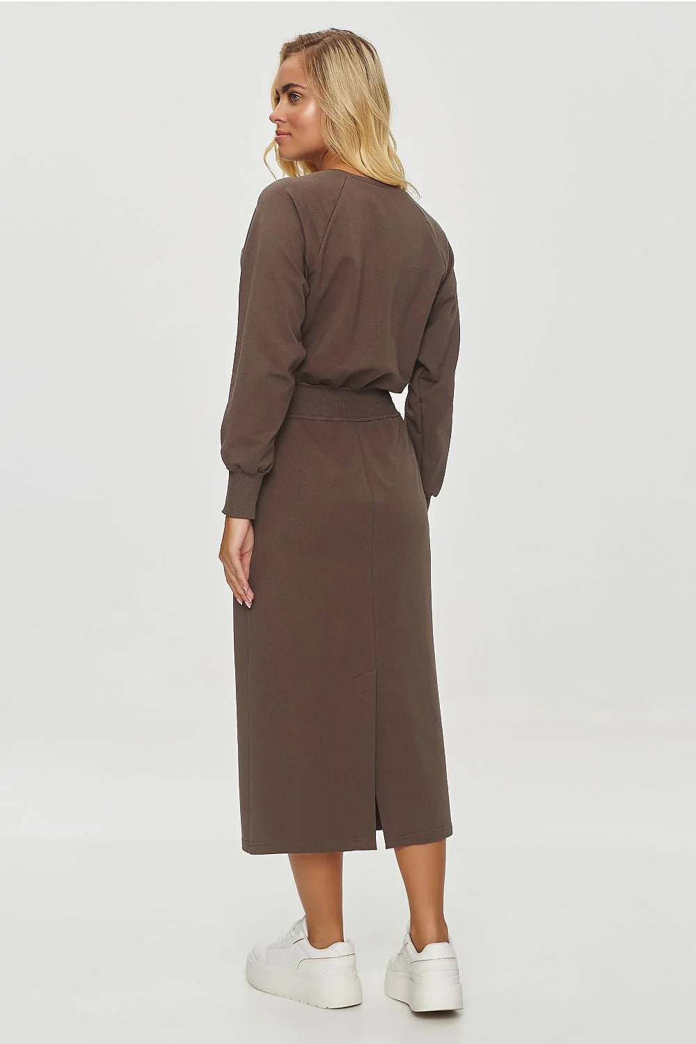 Robe de jour Makadamia en coton marron foncé manches longues coupe ajustée avec ceinture élastique pour femme