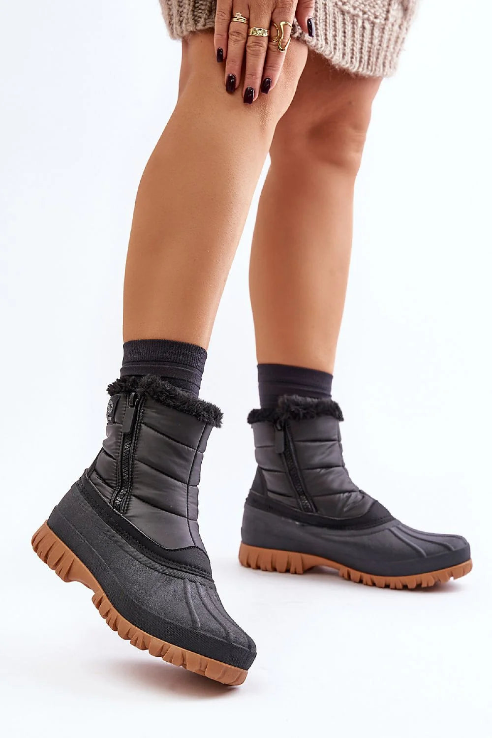 Bottes de neige Lee Cooper pour femmes design moderne fonctionnel hiver 2023 isolation thermique fourrure synthétique matelassé noir marron