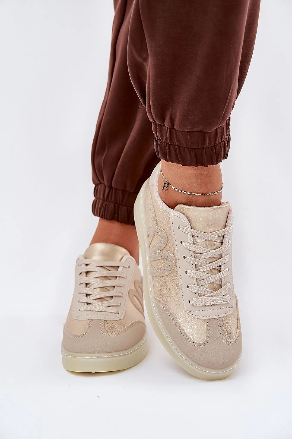 Chaussures de sport Step in style baskets basses femmes cuir écologique beige clair design moderne silhouette sportive chic