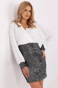 robe cocktail courte élégante bimatière cachecoeur blanc manches bouffantes encolure halter décolleté V taille jupe pailletée noire argentée ajustée