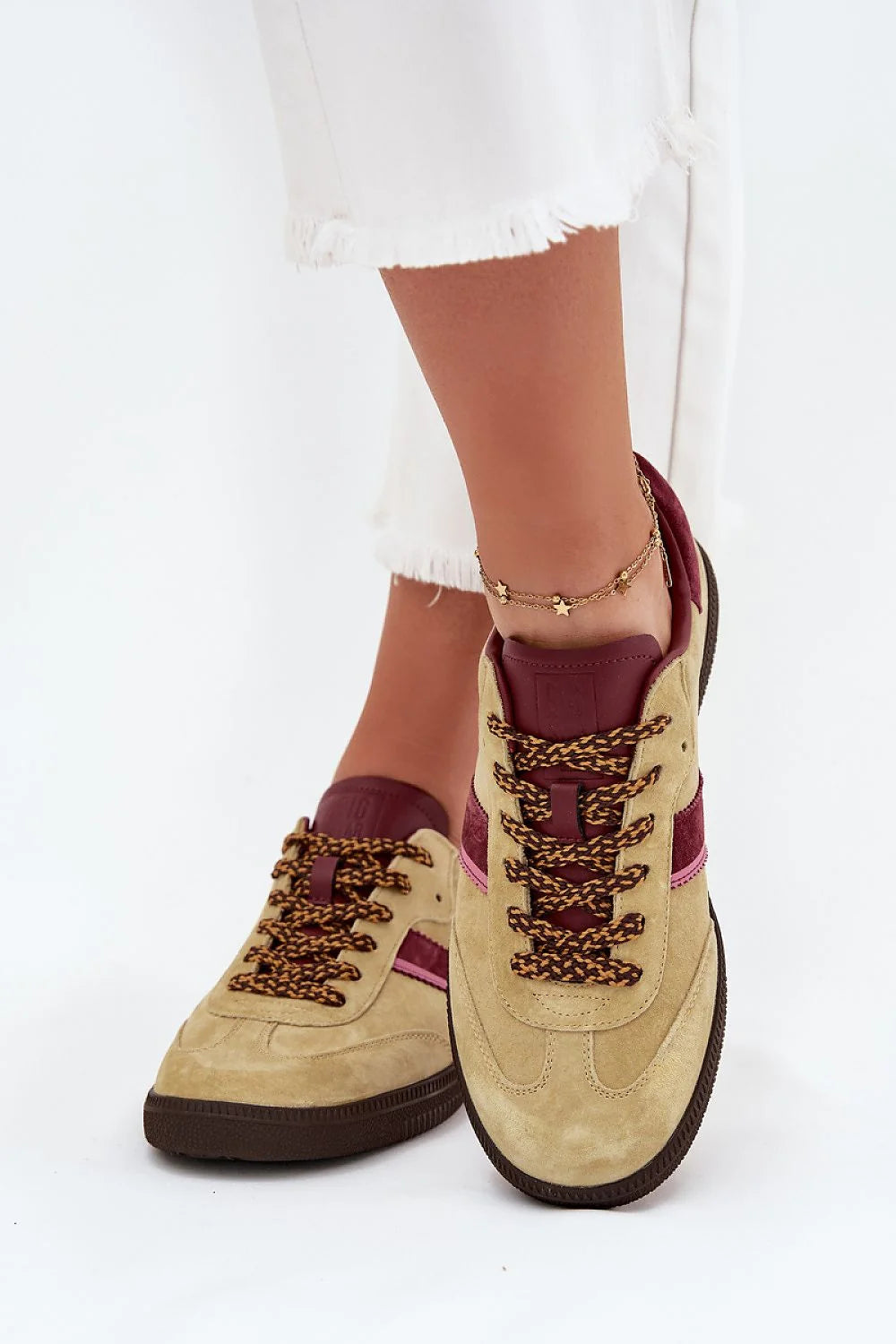 baskets basses femme BigStar daim naturel beige rétro décontracté empiècements bordeaux semelle caoutchouc marron lacets tressés col rembourré confort hipoly