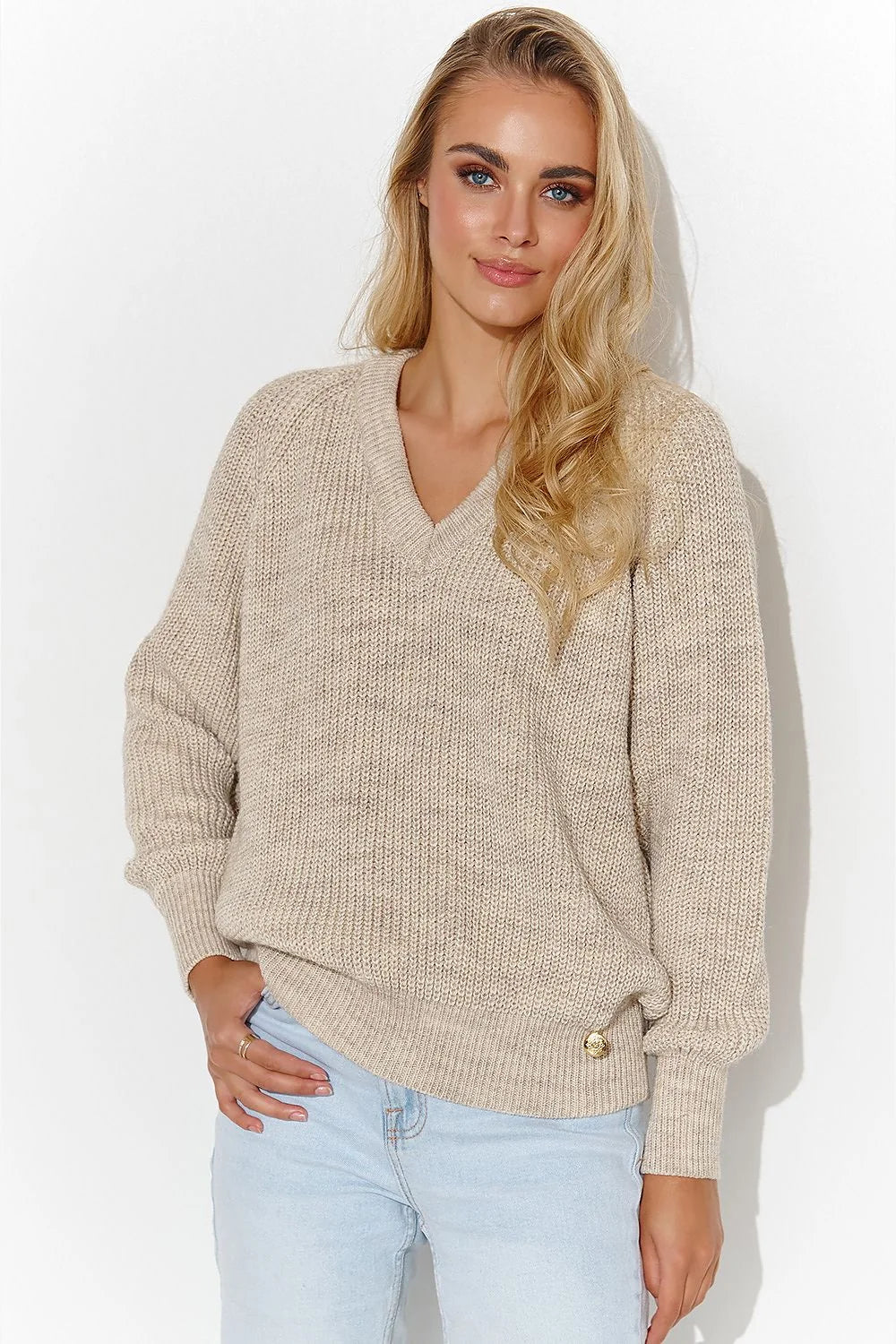 Pull-over Makadamia pour femme col en V côtelé coupe ample manches longues beige matelassé élégance et confort polyvalent occasions multiples mode urbaine style intemporel