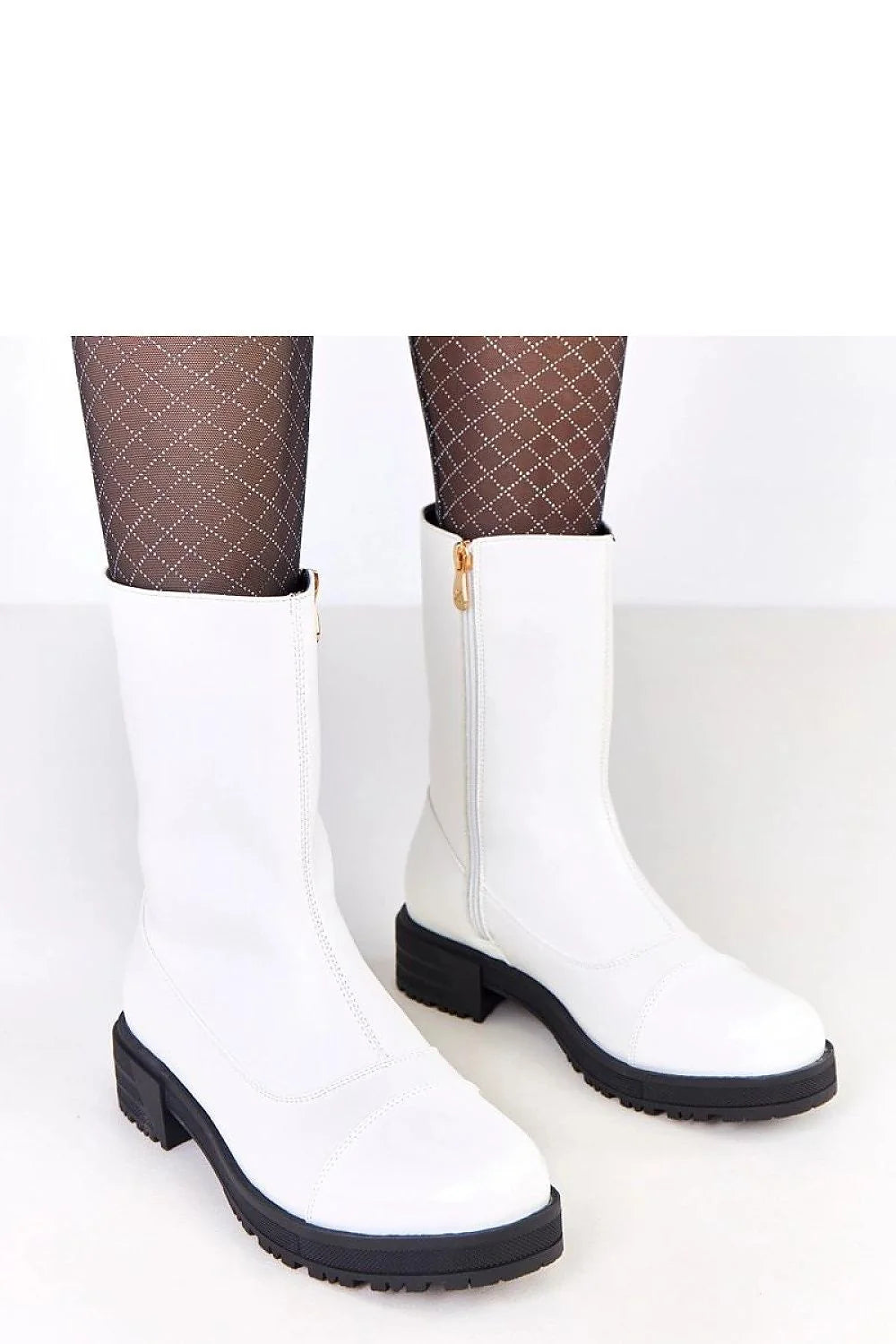 bottines blanches femme mi mollet style militaire similicuir verni bout rond coutures renforcées semelle crantée talon bloc bas