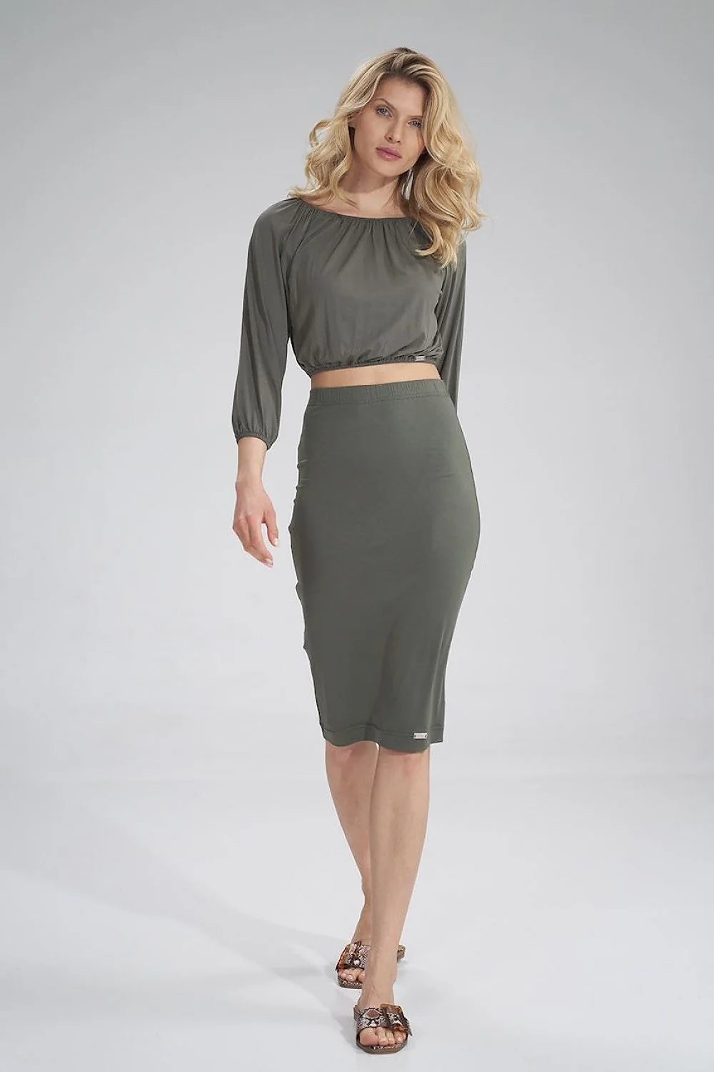Chemisier en viscose élasthanne fluide kaki élégant manches longues encolure bateau pour femme moderne
