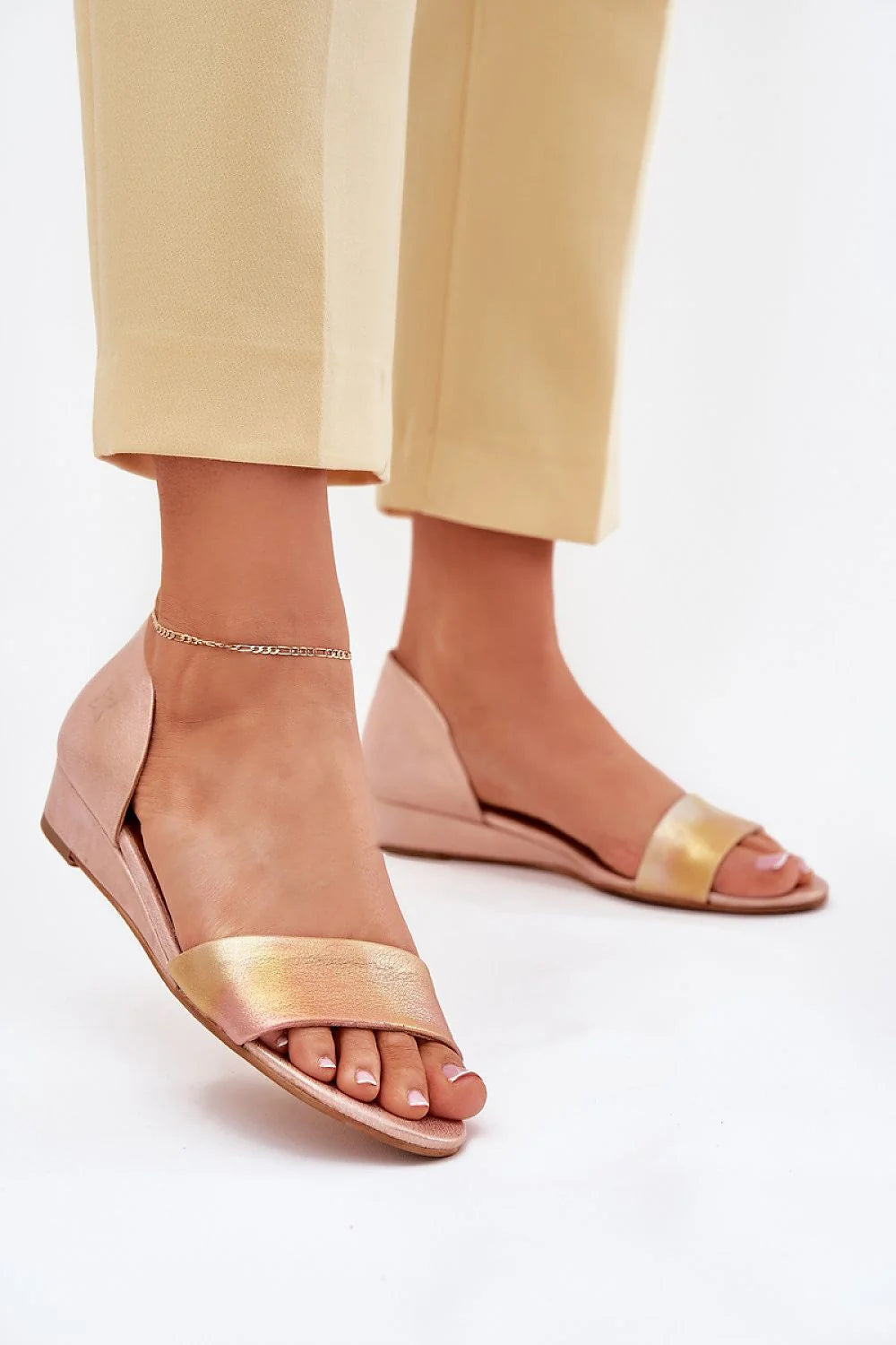 Sandales Step in style pour femmes cuir naturel design élégant ouverture latérale talon 3 cm chaîne cheville