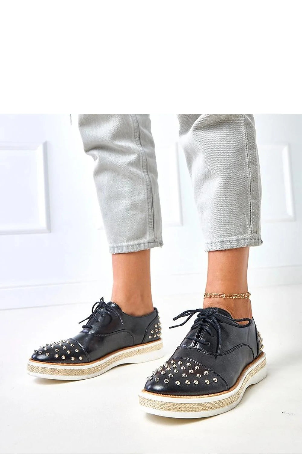 mocassins femme cuir écologique noir clous métalliques dorés bout amande lacets plateforme 3cm semelle blanche espadrille confortable urbain chic
