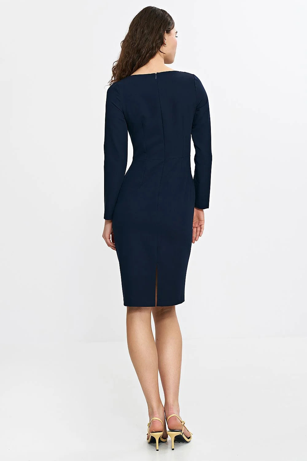 Robe élégante pour femme, coupe ajustée, couleur bleu marine, manches longues, encolure bateau, fermeture éclair, style intemporel, occasion professionnelle