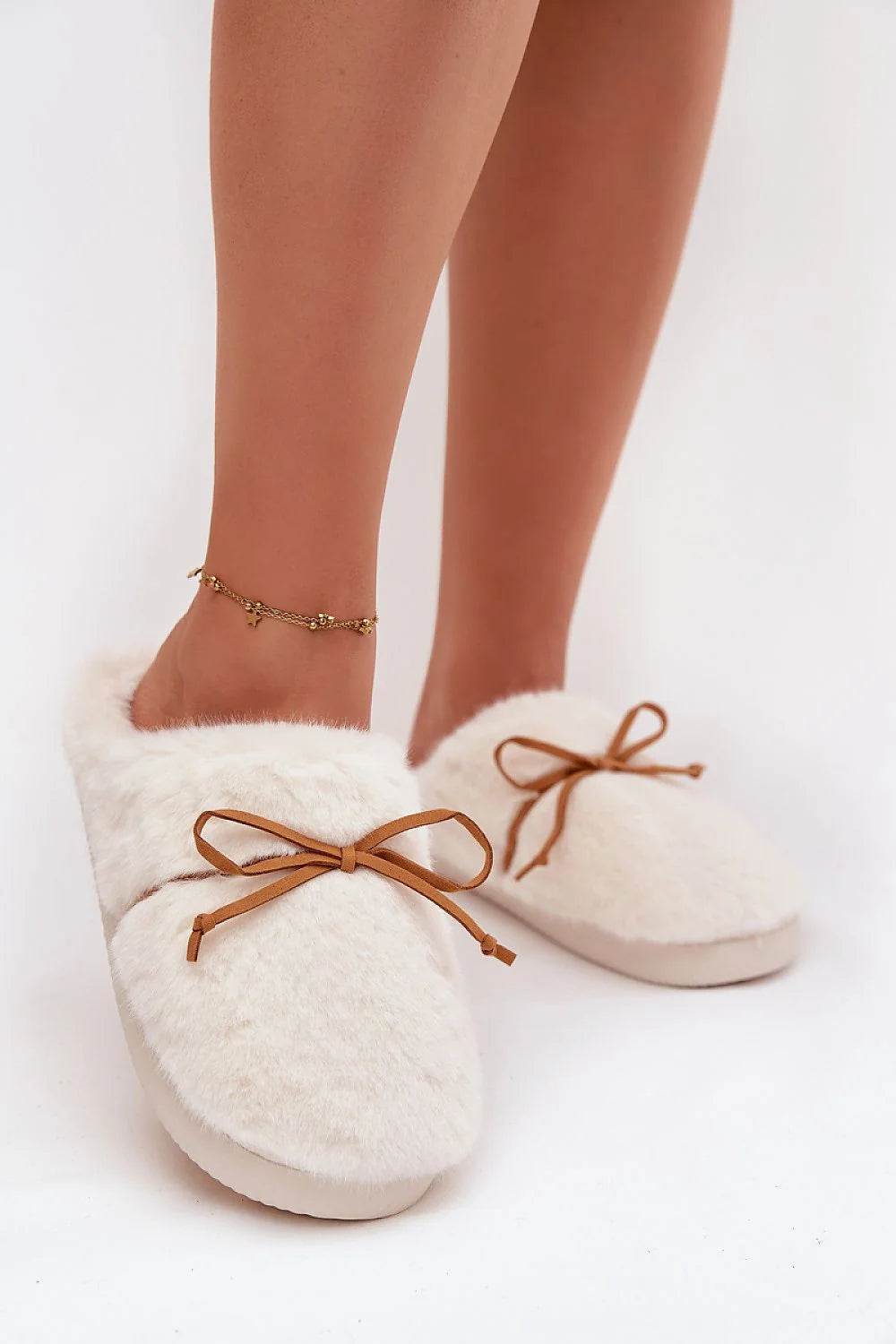 chaussons mules intérieur femme fausse fourrure crème doublure pelucheuse semelle épaisse antidérapante confort thermique noeud similicuir brun moelleux