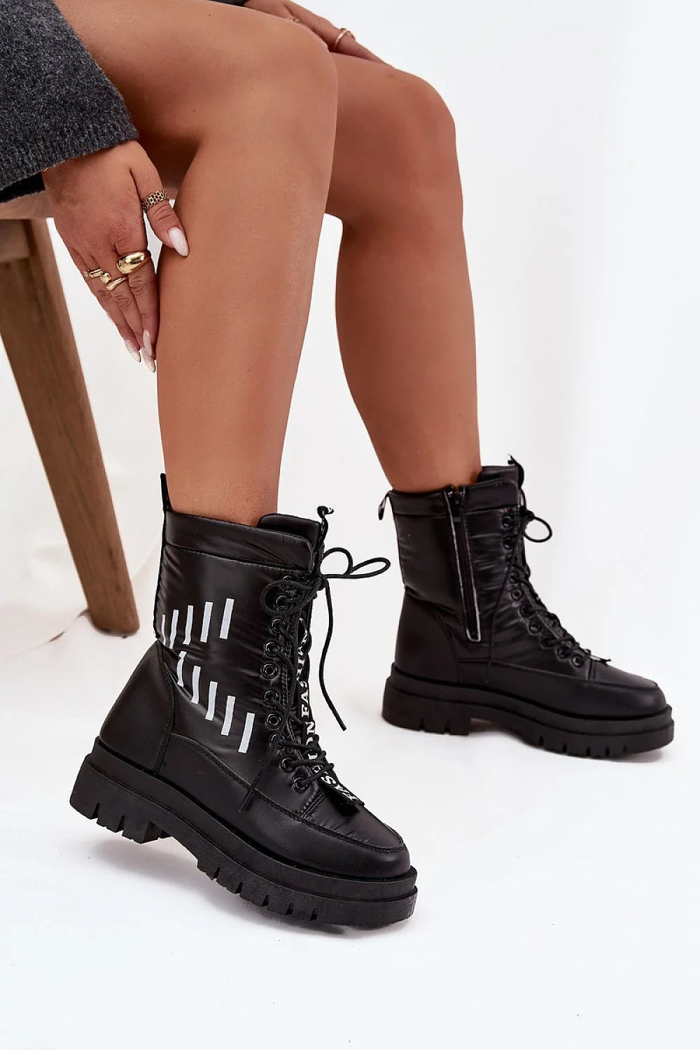 bottes neige femme confortables résistantes cuir écologique lacets zip latéral semelle crantée plateforme épaisse doublure fourrure nylon talon plat urbain