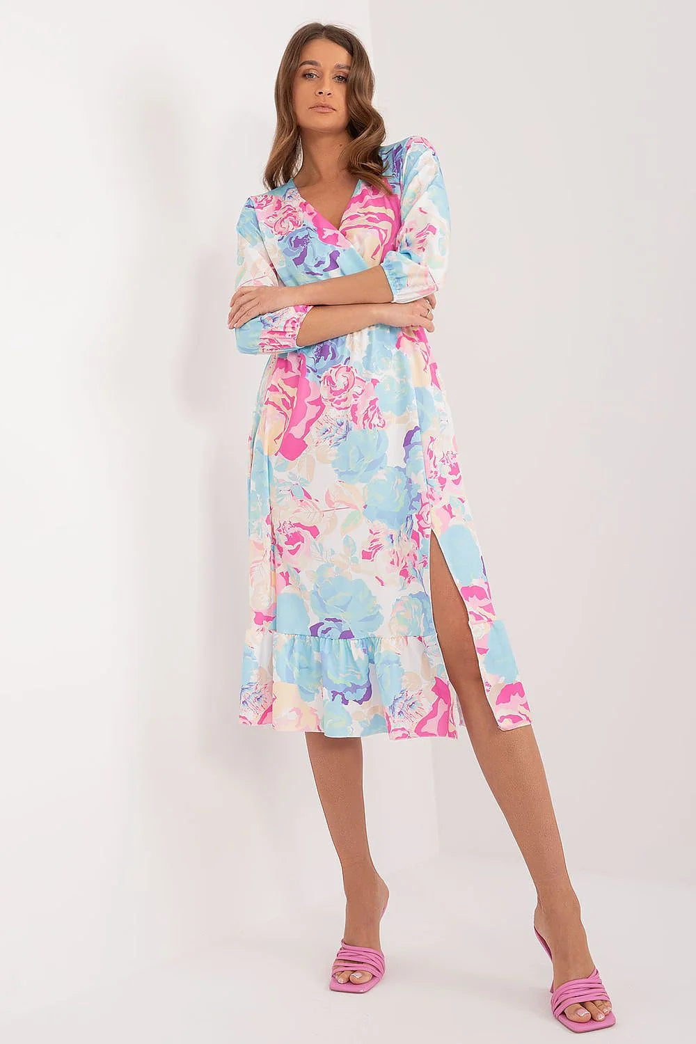 Robe de jour féminine imprimé floral couleurs vives manches 3/4 encolure V tissu léger été printemps style décontracté femme