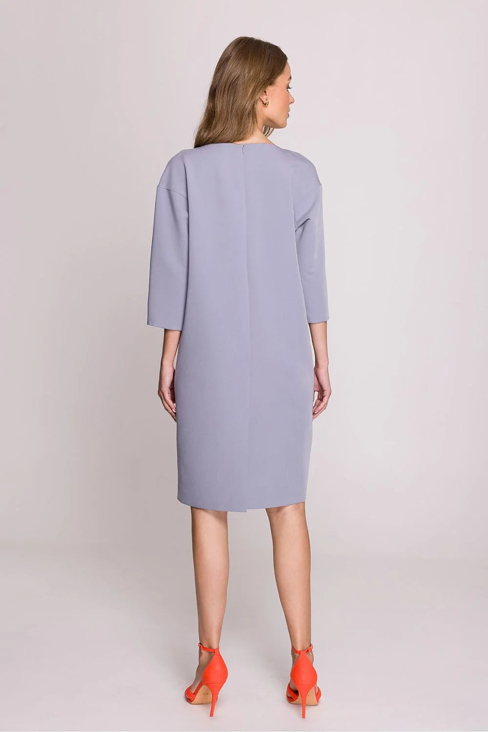 Robe de jour Stylove élégante confortable coupe droite manches trois-quarts col subtil teinte grise perle matière de qualité taille ajustable femme mode intemporelle