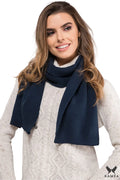 Châle Kamea pour femme, écharpe longue en laine bleu marine, style classique intemporel, finitions côtelées, accessoire mode automne-hiver