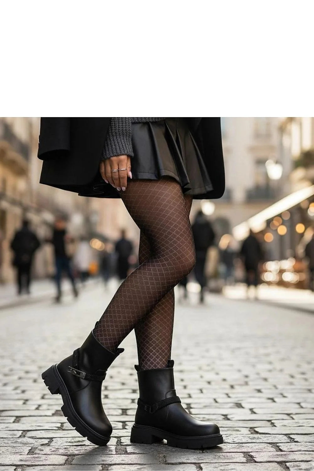 bottines noires Gemre Nathe plateforme zircons cuir synthétique semelle crantée mi cheville bride cloutée boucle métallique fermeture éclair confortables durables