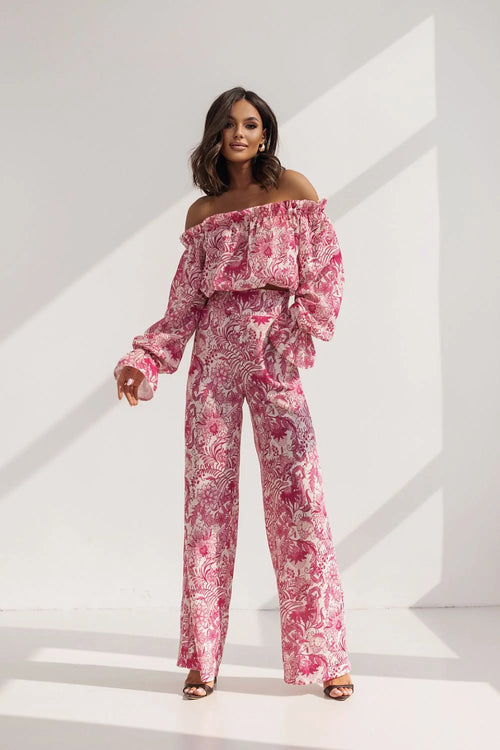 Combinaison féminine Bardot floral rose et blanc coupe large pantalon taille haute manches longues élastique confortable occasion estivale