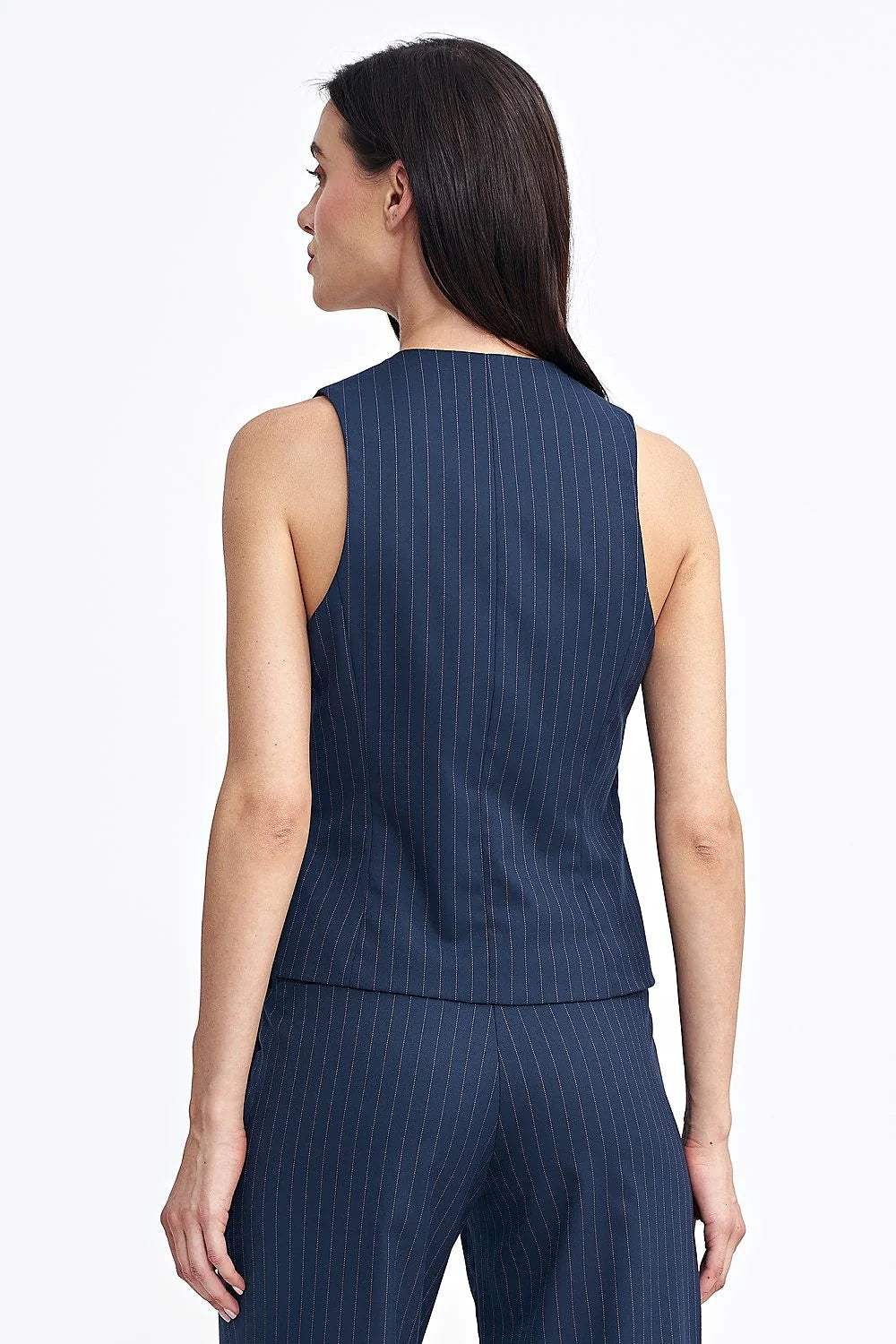 Gilet femme sans manches bleu marine rayures verticales style tailleur coupe ajustée boutons métalliques poches passepoilées
