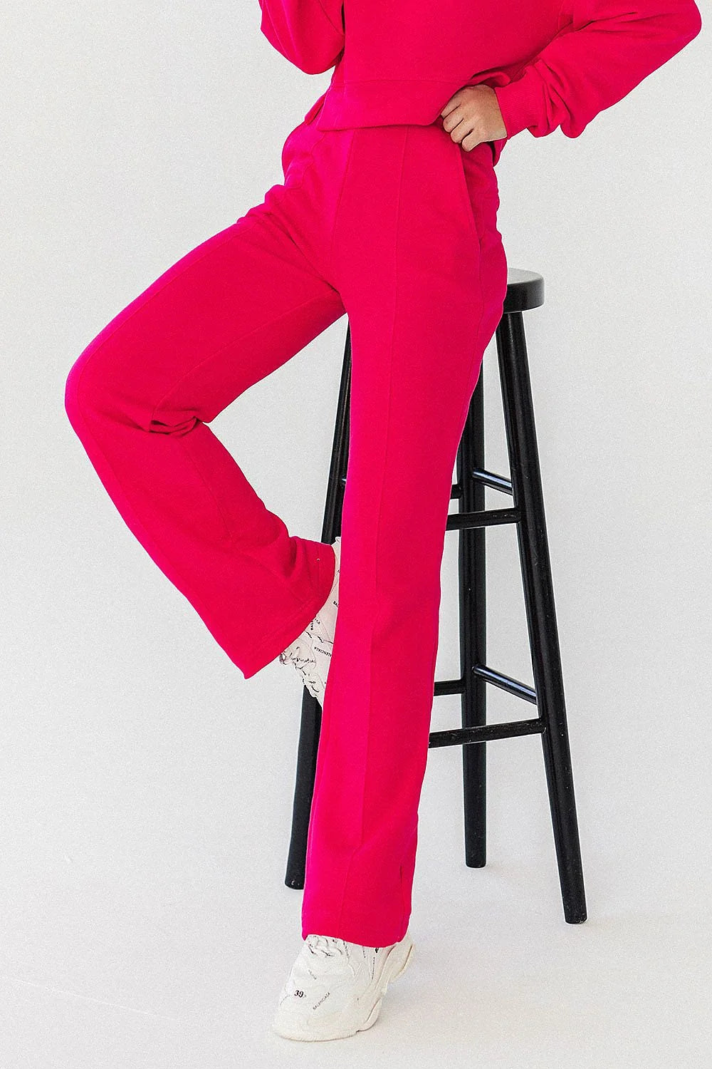 Pantalon survêtement IVON femme, style décontracté, coton élasthanne, taille haute, poches latérales, couleur verte émeraude, coupe droite, élastique confortable, look intemporel, occasion quotidienne, élégance subtile, vêtement polyvalent, mode féminine