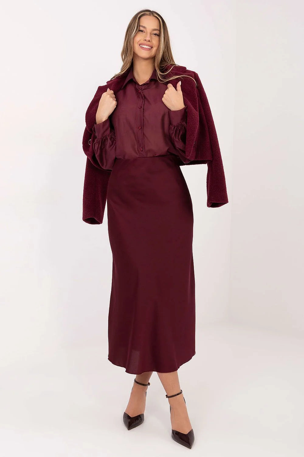 chemise femme bordeaux voile chiffon semitransparent col classique manches bouffantes poignets froncés boutons assortis coupe courte boxy élégante