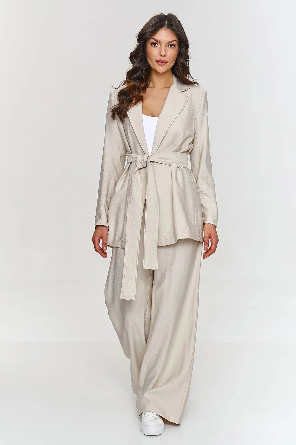 Ensemble Makadamia blazer pantalon femme beige clair matière légère élégance moderne coupe fluide ceinture intégrée confort maximal