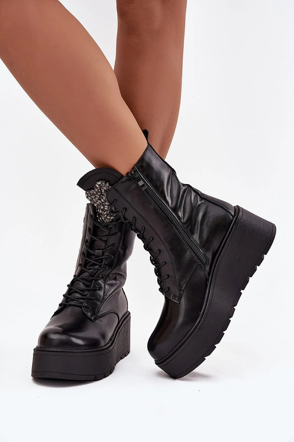 bottines femme cuir naturel noir brillant plateforme crantée talon compensé confort doublure chaude lacets fermeture éclair décor cristaux coeur urbain