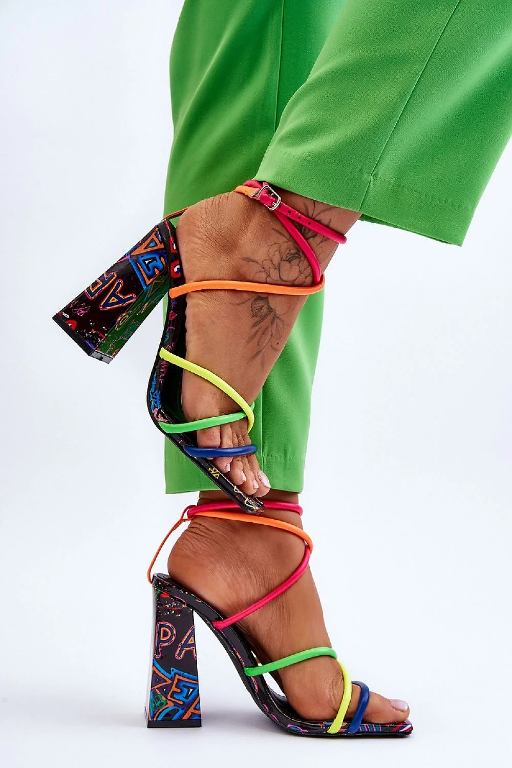 Sandales à talons carrés multicolores en cuir artificiel femme, style audacieux, confortable, idéales pour les occasions spéciales ou les tenues estivales