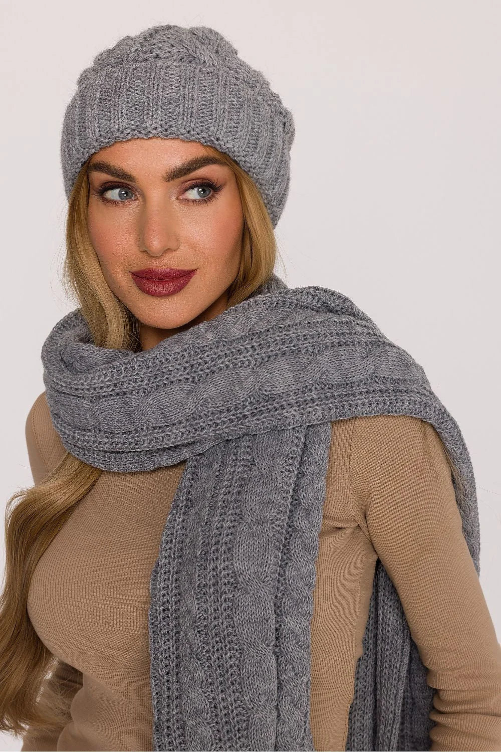 bonnet femme grosse maille tressée torsadé slouchy ample bord roulé côtelé chaud laineux acrylique nylon cosy
