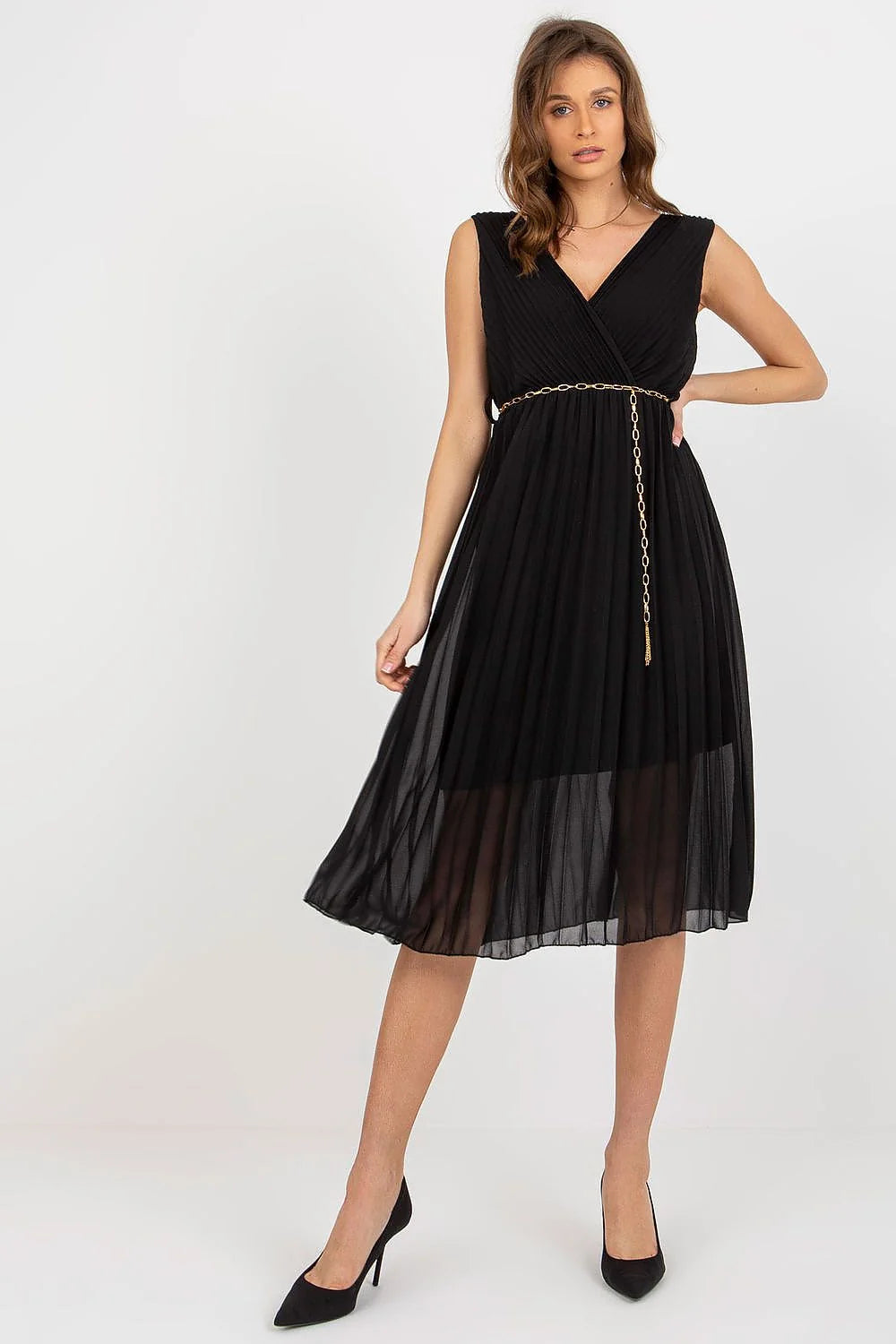 Robe de cocktail élégante noir encolure V sans manches ceinture chaîne dorée plissée polyester viscose femme