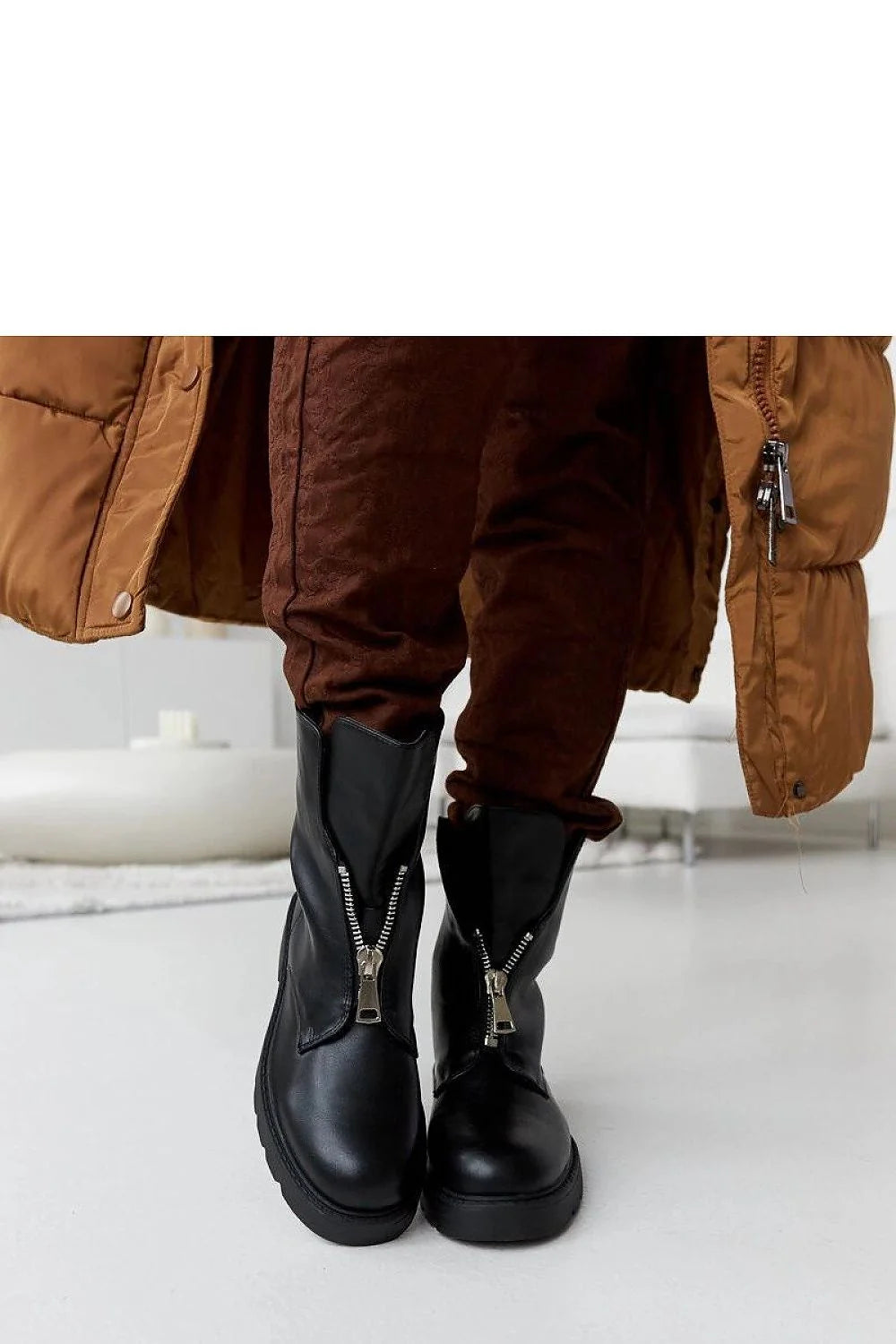 Bottes Chelsea pour femme style moderne tige haute cuir noir fermeture éclair semelle caoutchouc confortable élégance casual