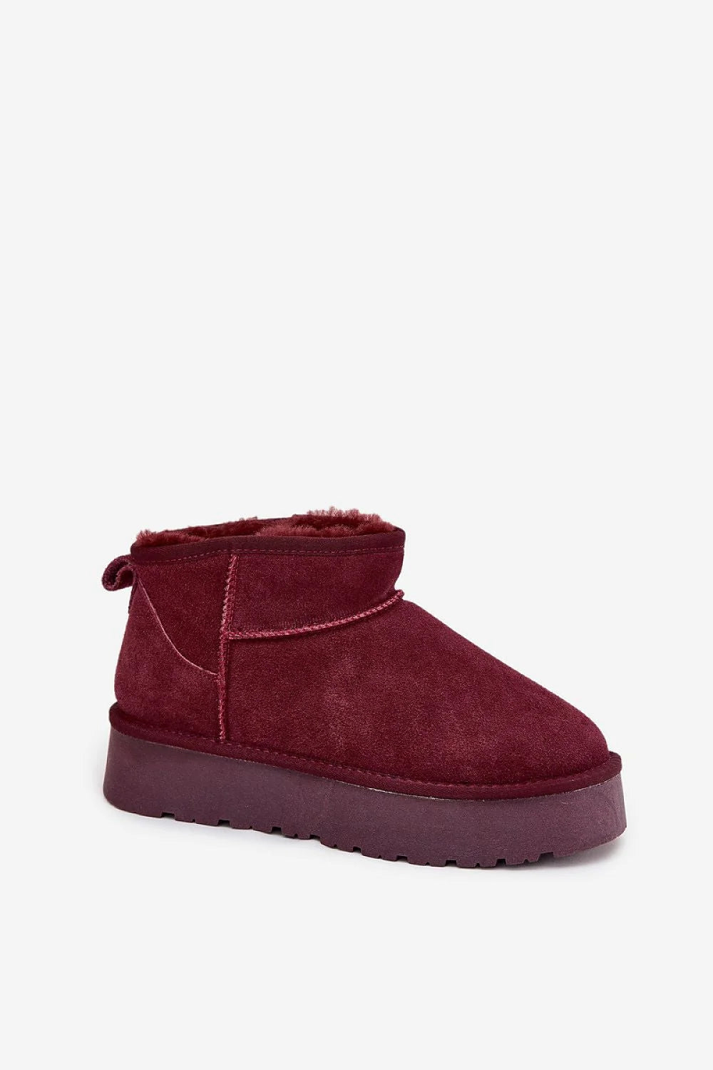 bottines femme hivernales suède bordeaux profondes bout rond coutures apparentes fourrées chaudes plateforme massive crantée caoutchouc légères languette arrière