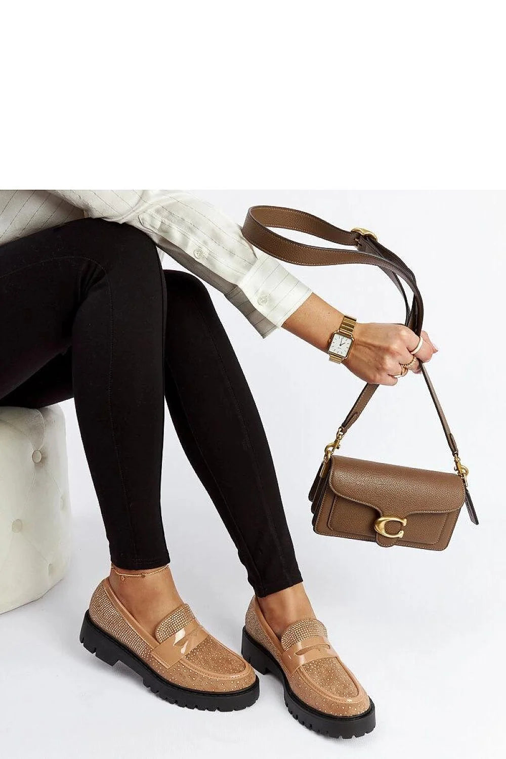 mocassins plateforme Solea cuir synthétique brillant doré beige élégants femmes semelle épaisse crantée noire confortables durables raffinés intemporels sophistiqués polyvalents