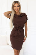 robe fourreau crayon midi chocolat coupe ajustée encolure drapée manches courtes retroussées jersey extensible tombé structuré ceinture large nouée