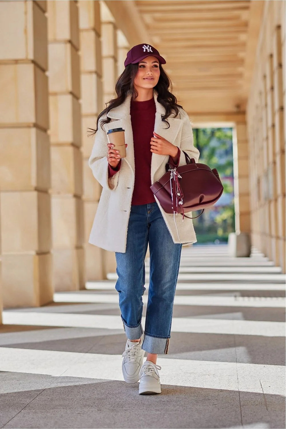 Veste longue féminine en laine couleur ivoire boutons classiques coupe oversize isolation doublure matelassée automne hiver femmes