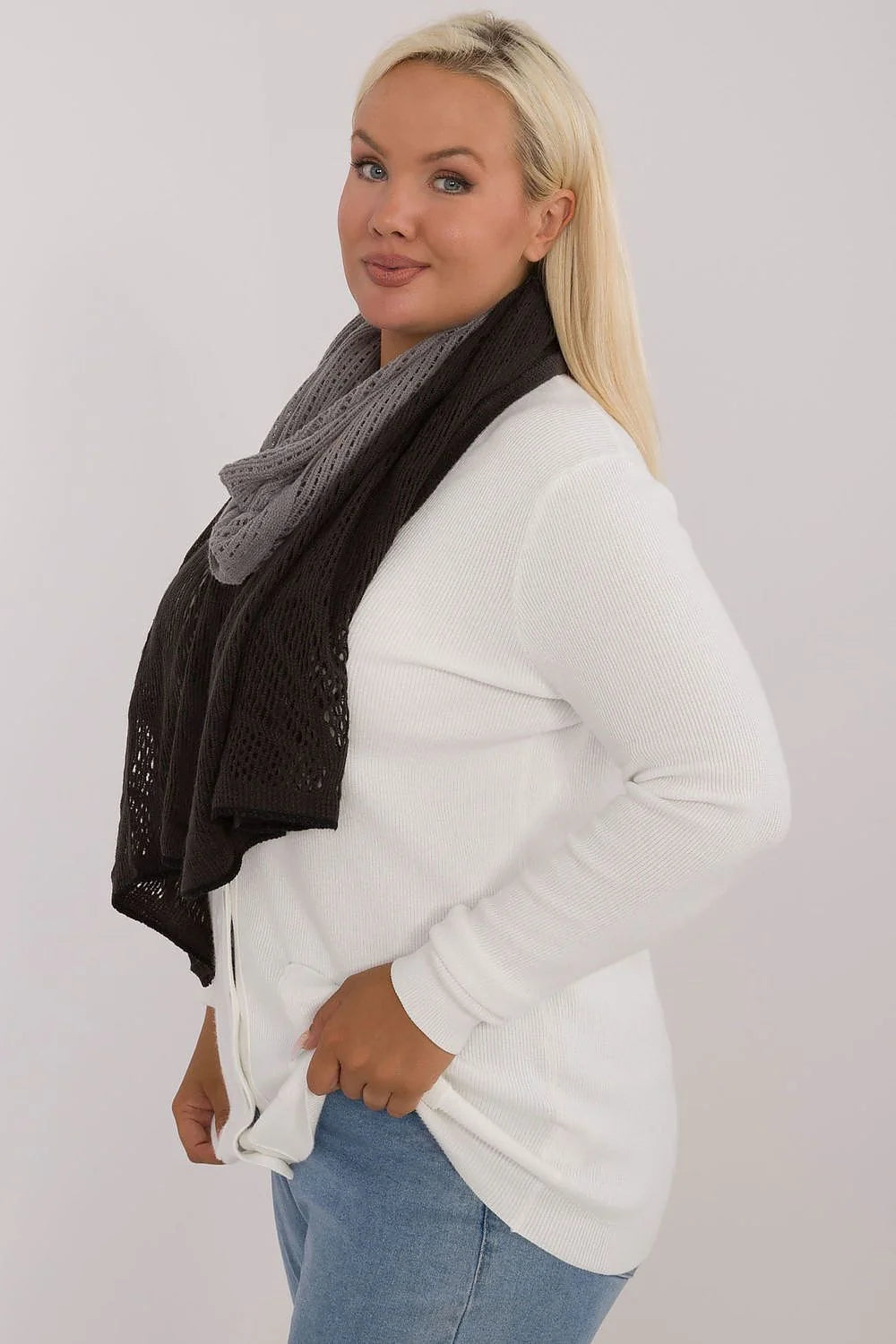 Gilet blanc maille tricot gilet longues manches écharpe ajourée motif treillis style casual chic femme mode automne hiver