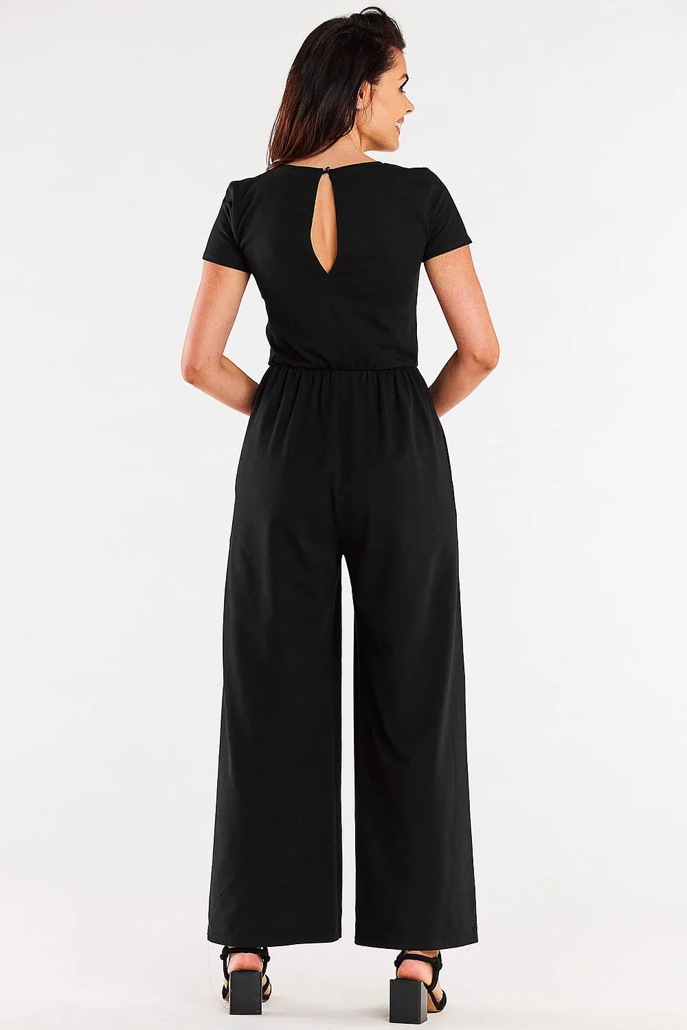 combinaison femme noire élégante moderne maille douce jersey extensible taille élastiquée manches courtes décolleté V jambes larges chevilles poches latérales
