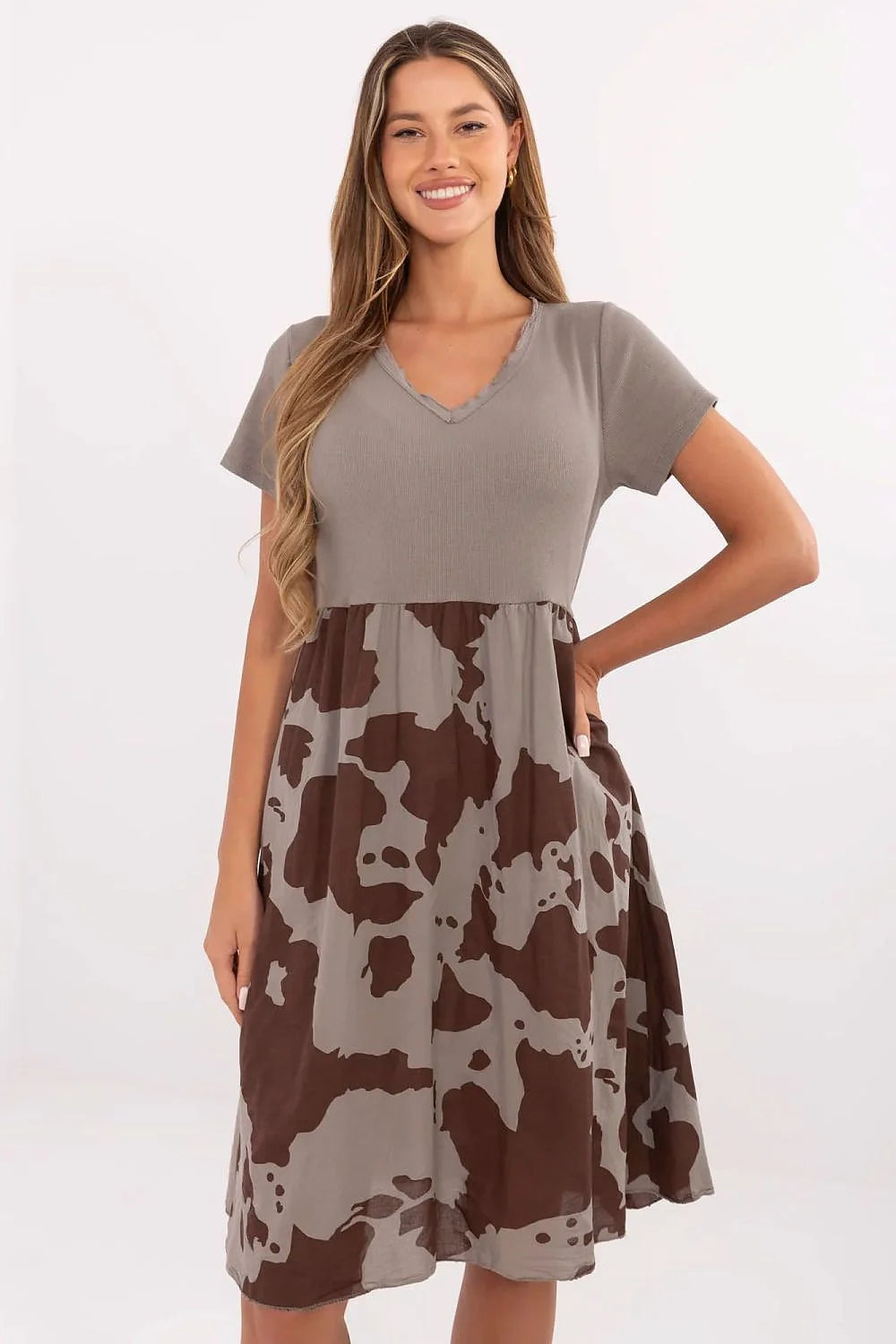 Robe de jour Italy Moda décontractée contemporaine taupe côtelé bas imprimé tacheté coton élasthanne haute taille V-neck manches courtes femmes