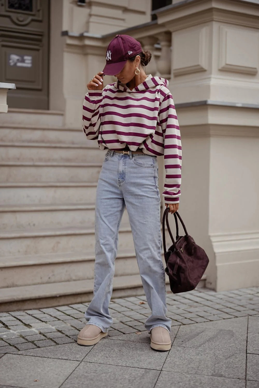 sweatshirt femme capuche oversize boxy coupe courte manches longues rayures écru bordeaux molleton léger coton élasthanne confortable élégant moderne polyvalent