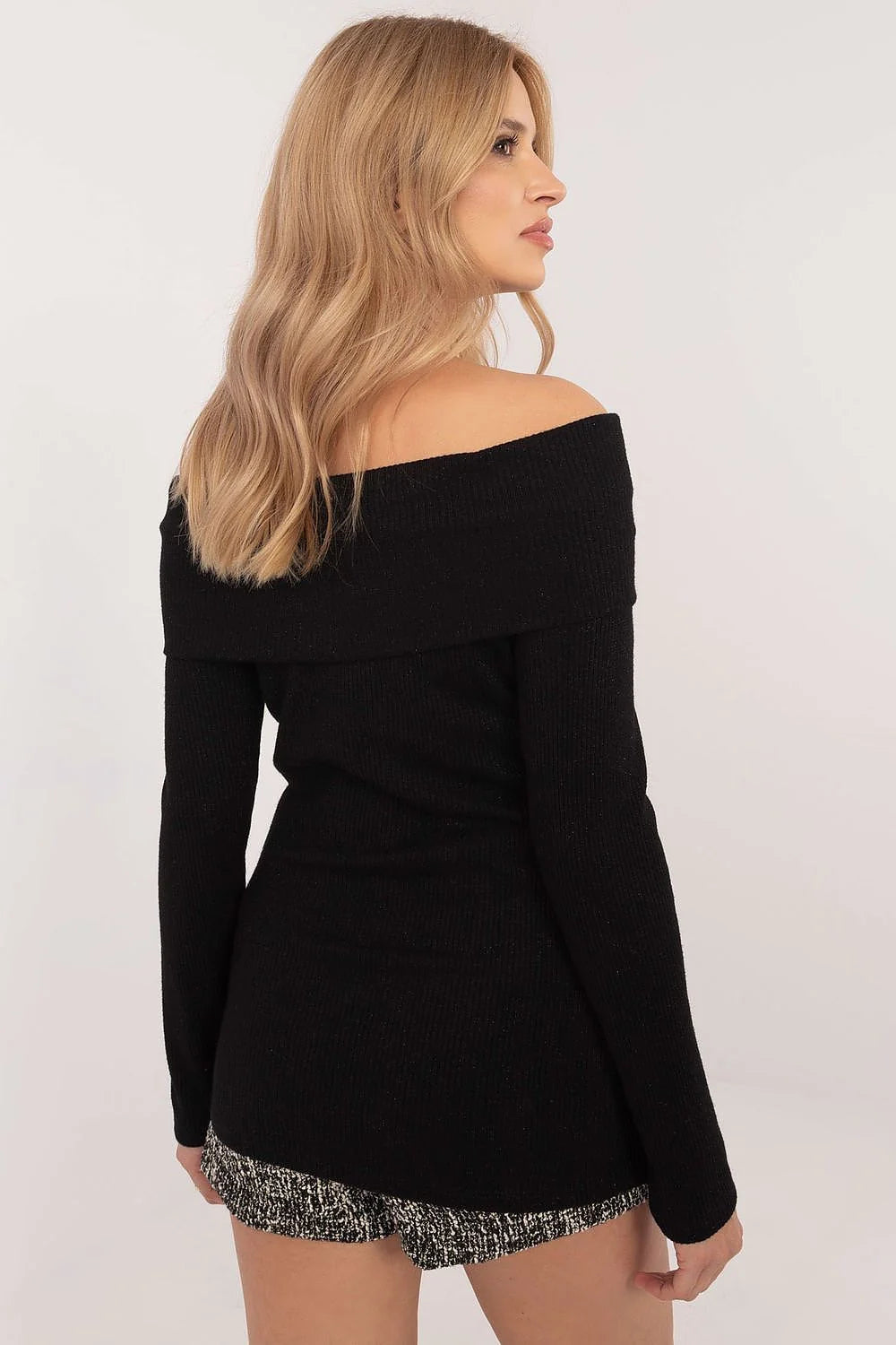 Haut épaules nues en tricot fin texture côtelée noir Jupe mini motif tweed moucheté noir blanc femme