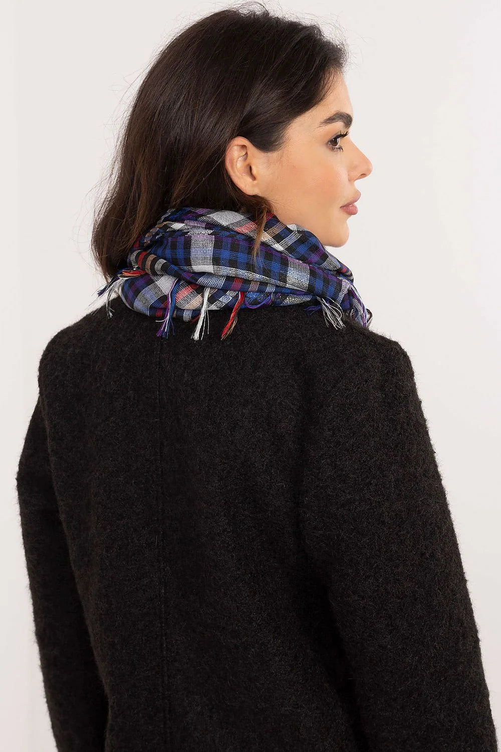 Foulard femme plaid classique en laine mélange franges doux confort protection froid occasions multiples porté écharpe accessoire mode hiver