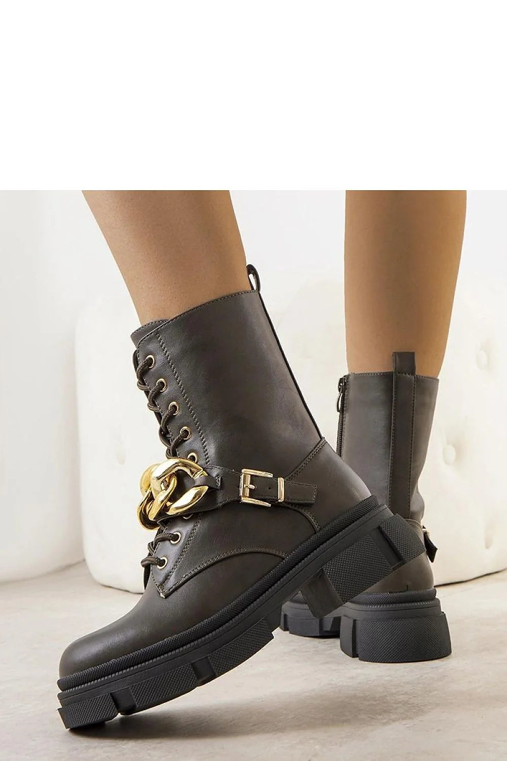 Bottines militaire chic cuir synthétique marron foncé chaîne dorée boucle ornementale semelle épaisse crantée côté zippers femme