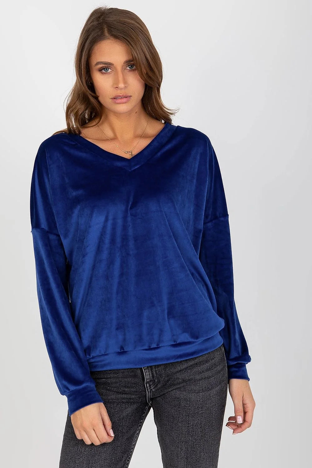 Pull pour femme en velours bleu profond manches longues col en V coupe ample finitions soignées style décontracté et élégant