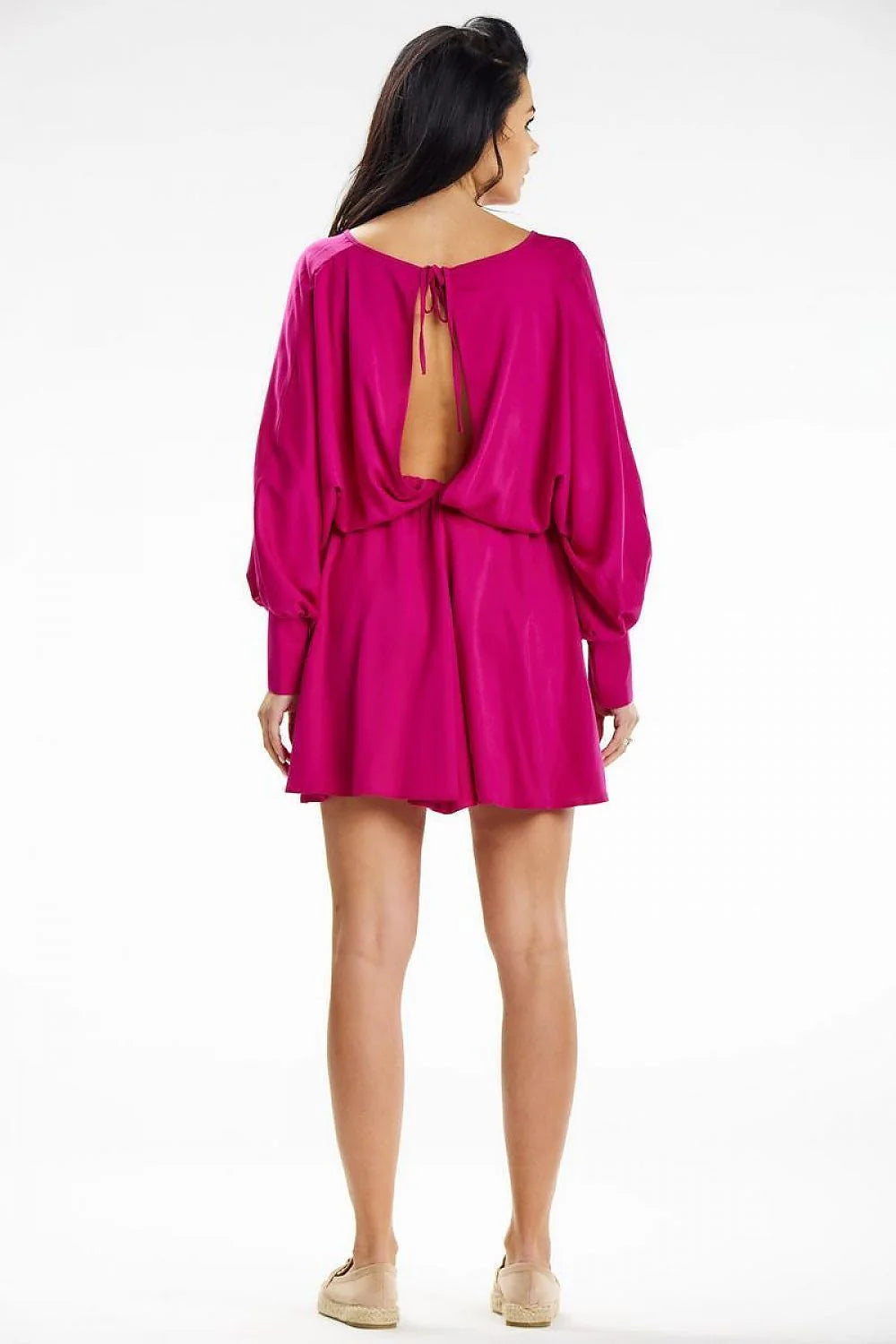 Robe de jour awama fuchsia vibrant mini robe manches longues amples ceinture élastique taille ajustable coupe évasée style moderne fluidité élégance