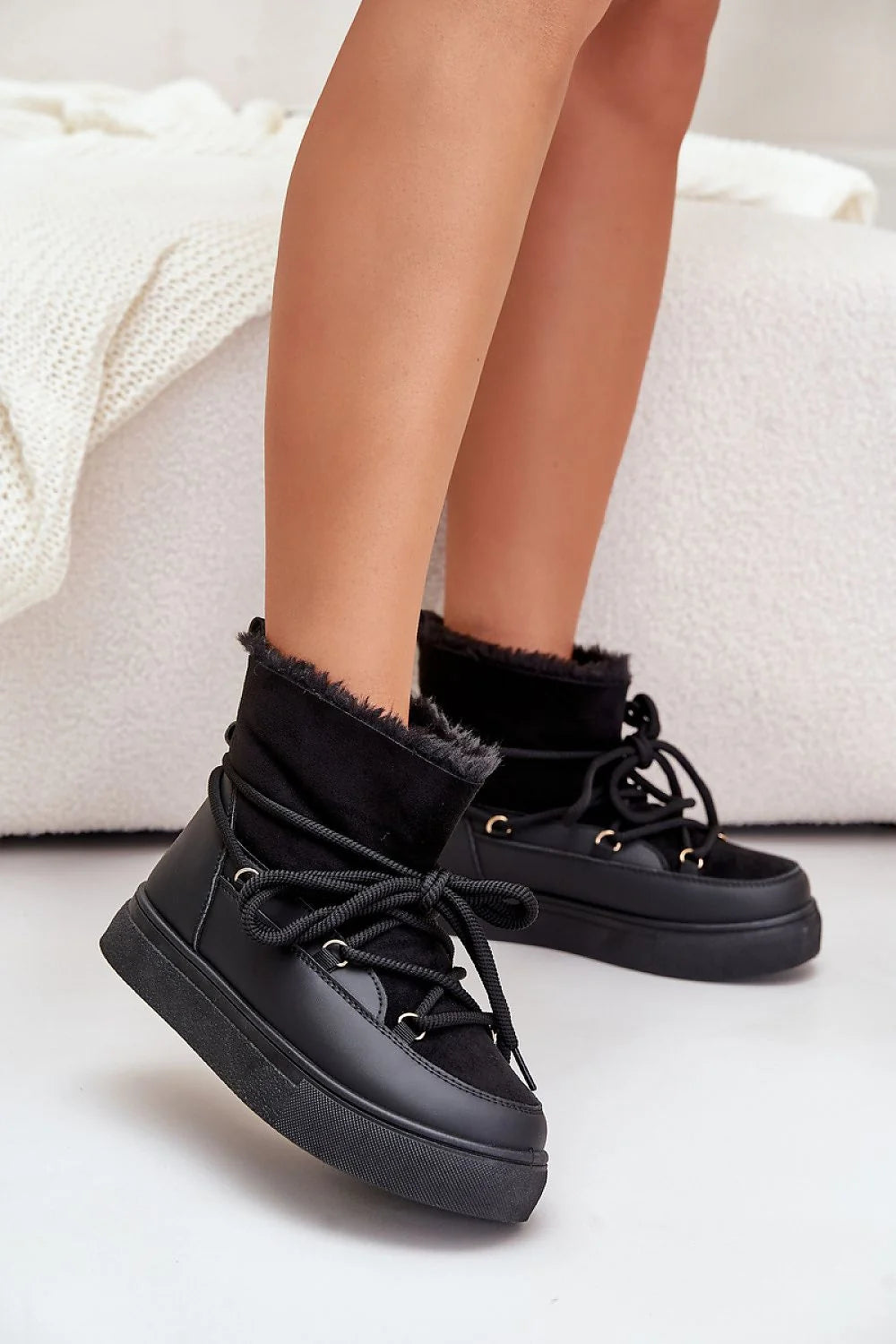 Bottes de neige Step in style pour femmes, mode hivernale, design décontracté, fourrure intérieure, semelle épaisse, confort maximal, couleur noire, tendance 2023