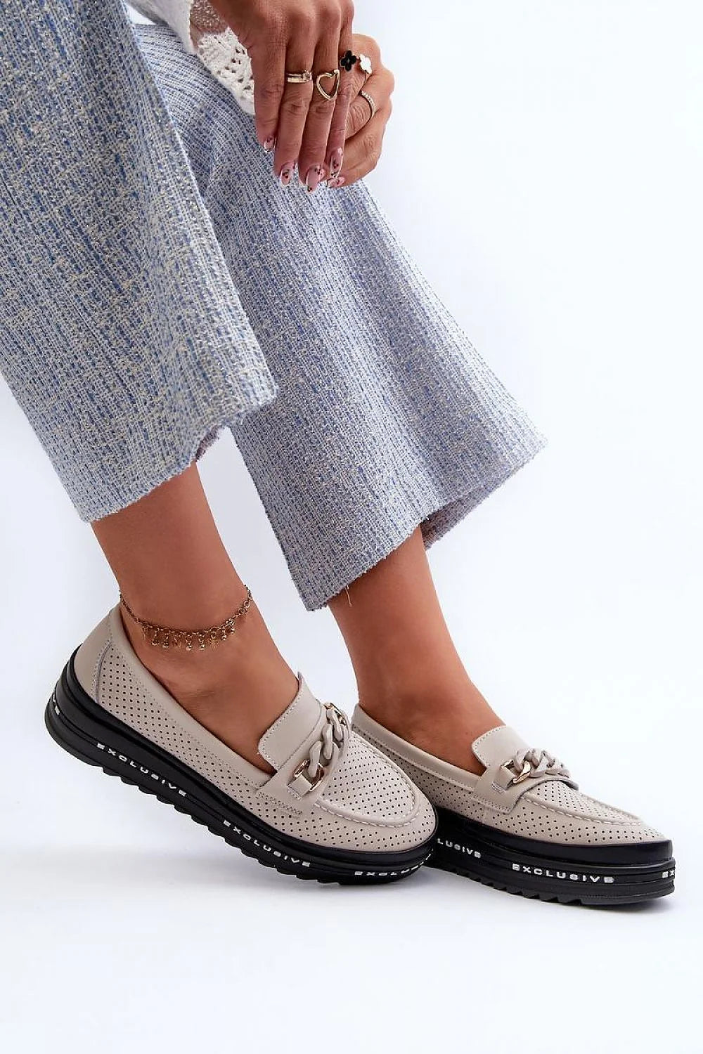 Mocassins pour femmes en cuir perforé chaîne métallique plateforme comfort style élégant occasion semi-formelle mode été