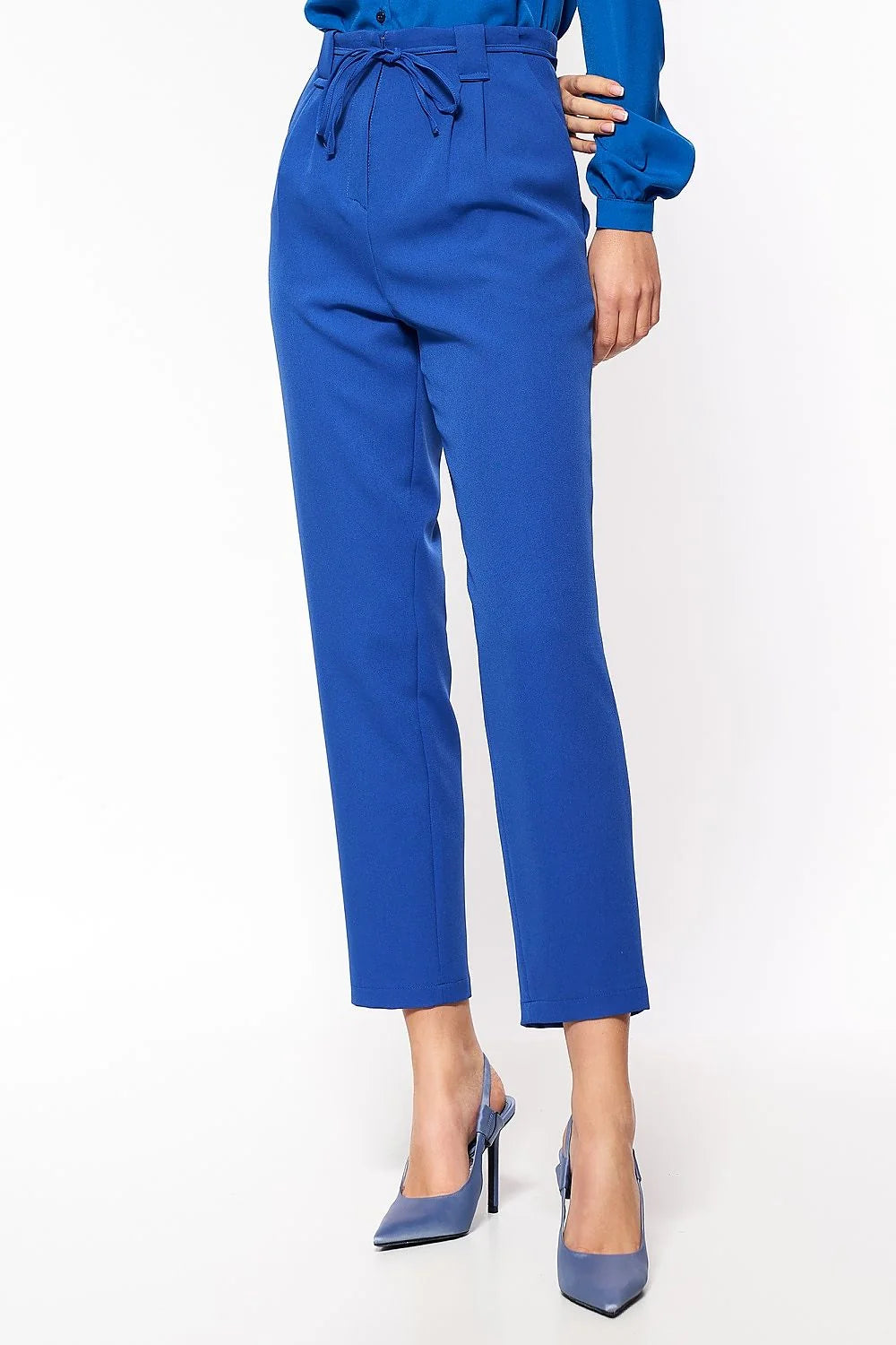 Pantalon femme crêpe bleu vif élégant taille haute ceinture nouée chic pour soirée