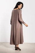 robe longue femme maxi coupe Aline ceinture assortie tissu fluide légère taupe manches longues poignets boutonnés col rond